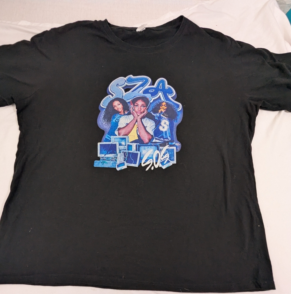 SZA -  American Alternative R&B Singer/Songwriter Black Tee Front Graphic 2XL